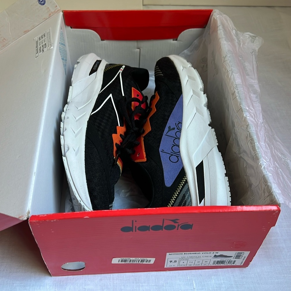 NWT Diadora Mythos Blushield VOLO 2 Size 9.5 Women